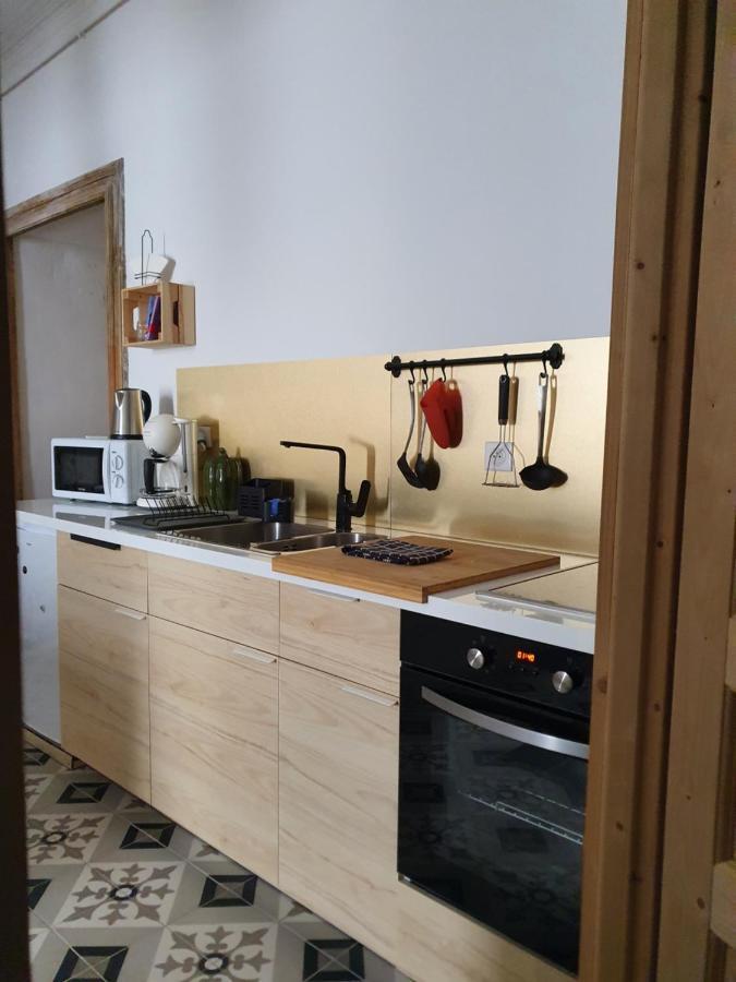 Palmiers Et Crocos Du Vieux Nimes Apartment Екстериор снимка