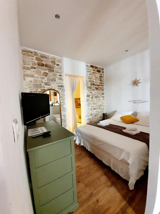 Palmiers Et Crocos Du Vieux Nimes Apartment Екстериор снимка